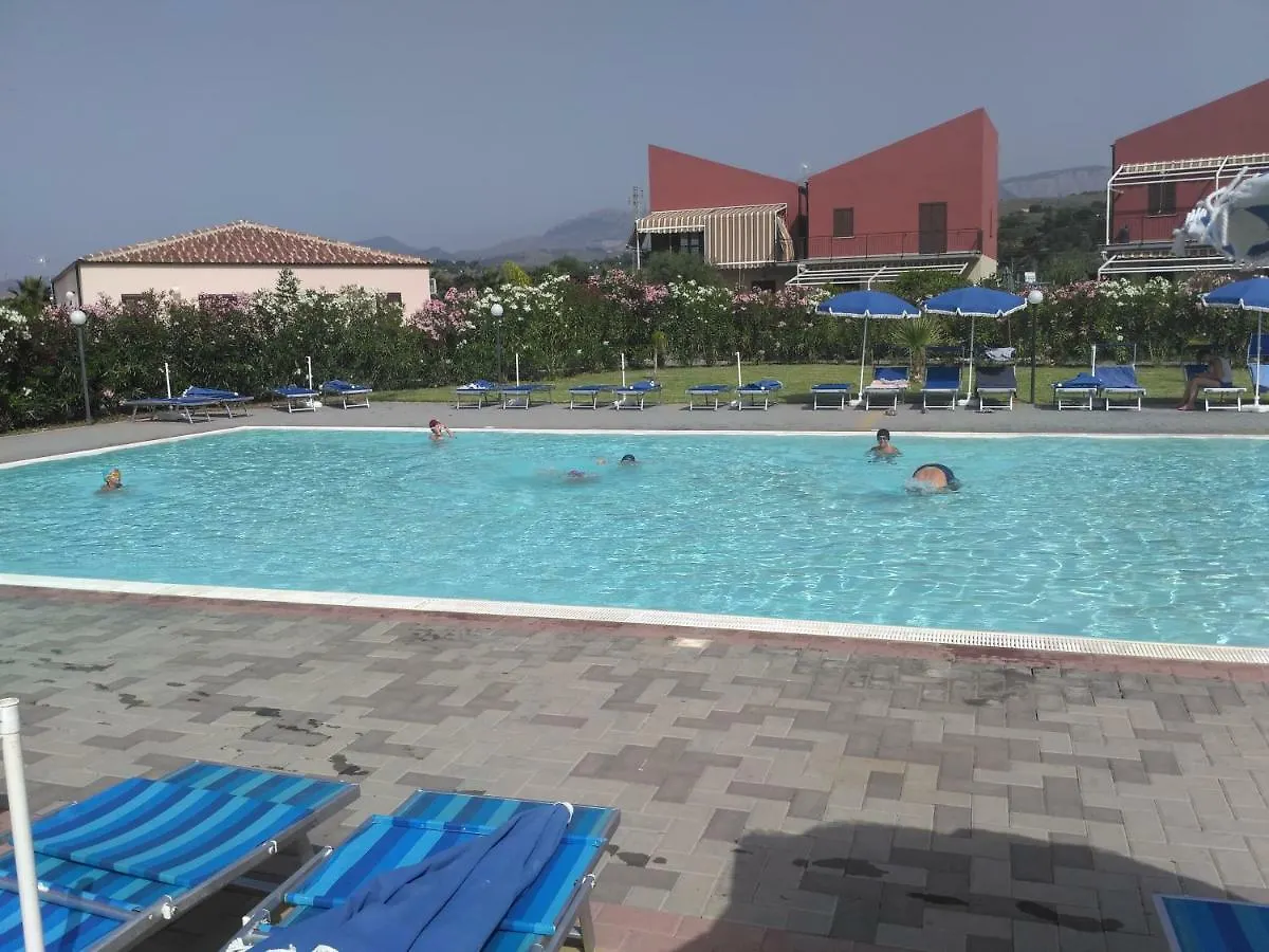 Cento Pini Hotel Campofelice Di Roccella 0*,  Italia